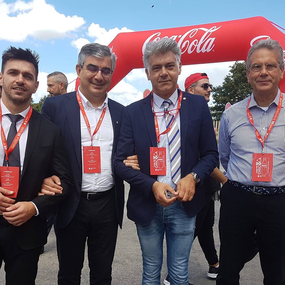 Trent’anni di Coca Cola, celebrazioni per l’anniversario di stabilimento della bevanda più famosa del mondo