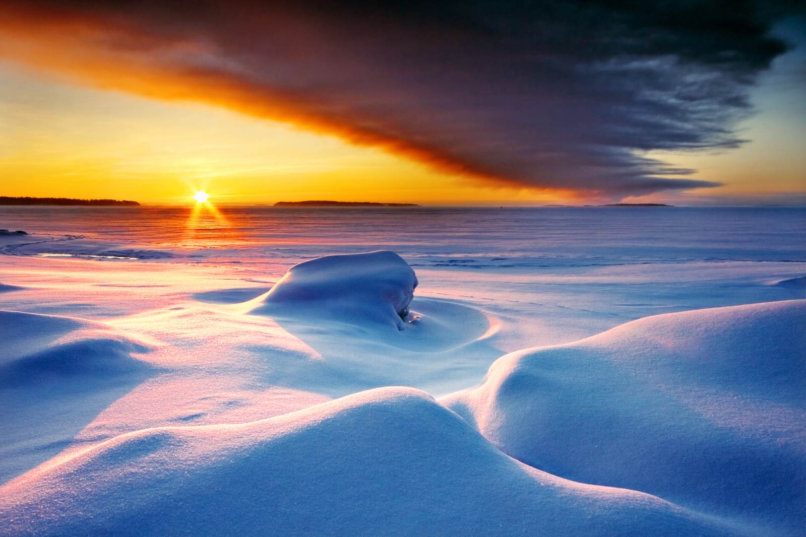 Verso il solstizio d’inverno, la notte breve in cui il sole si ferma ed annuncia un nuovo passaggio